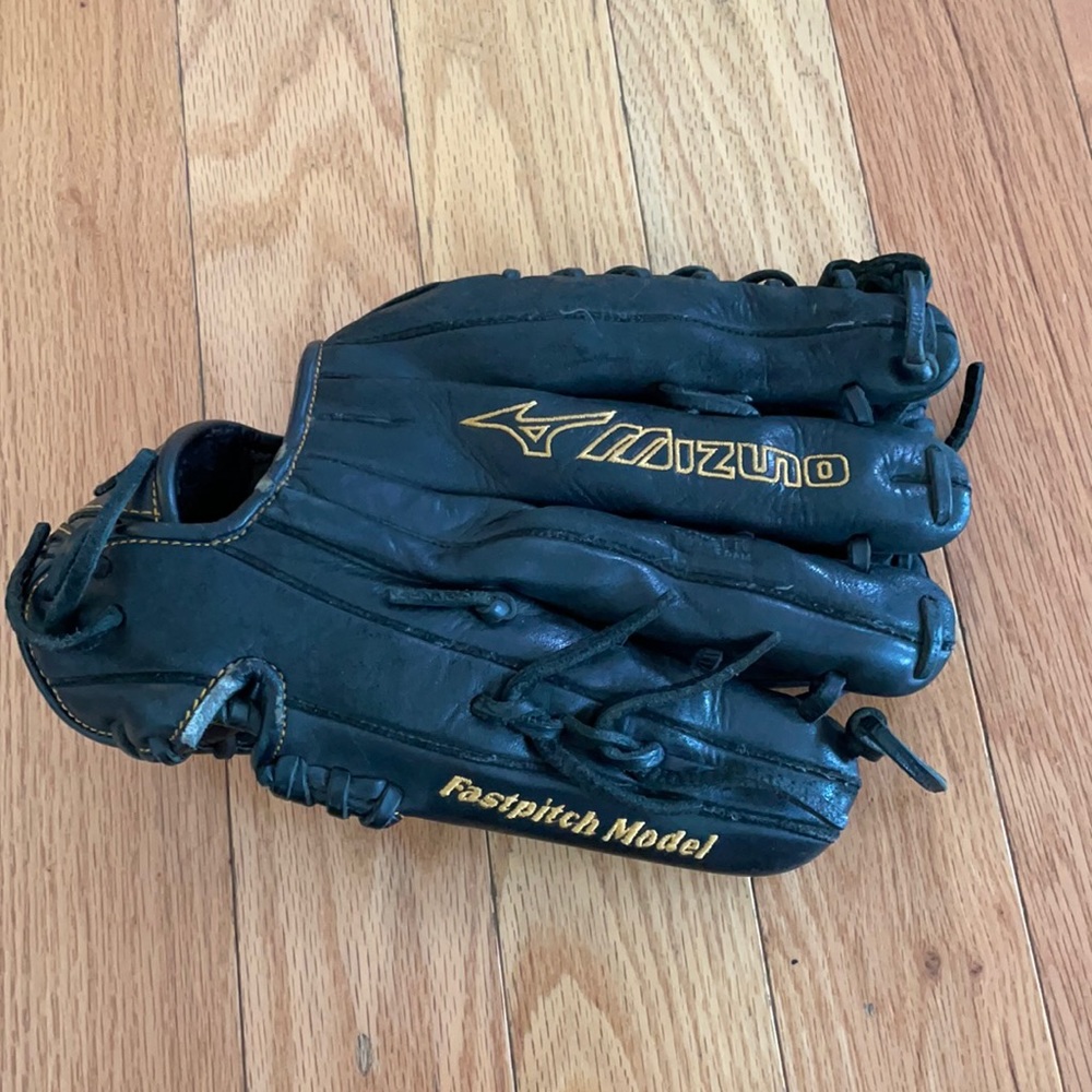 Mizuno 12.5” fastpitch softball glove. *LH throw*